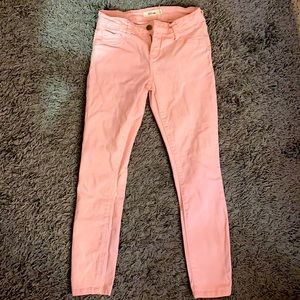 Cute pink low-rise jeans. Stretchy and comfy!